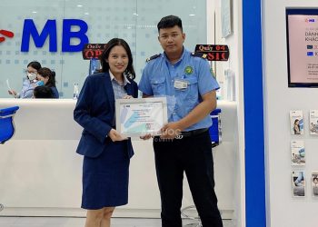 Khen thưởng và tuyên dương những nhân viên bảo vệ xuất sắc